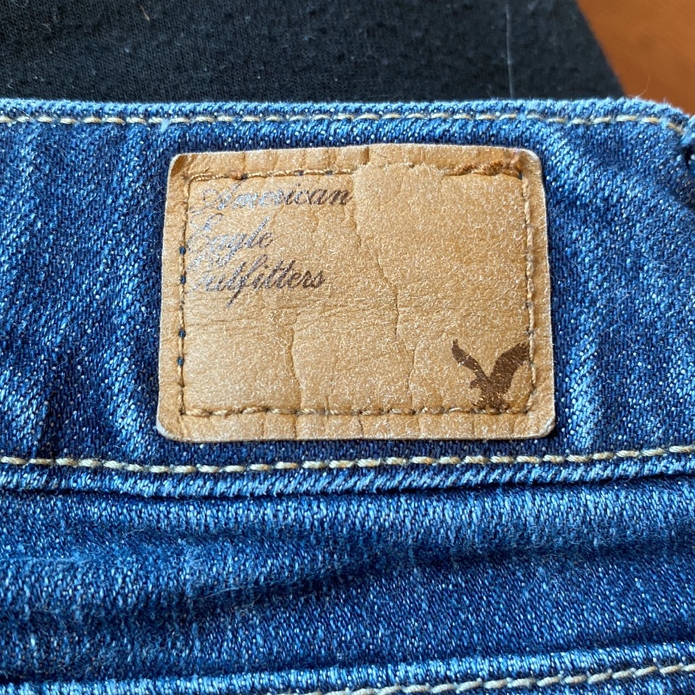 American Eagle Stretch Raw Edge Jean Short - Size 6 - Picture 7 of 7